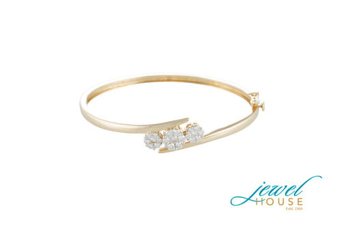 INVISIBLE-SET DIAMOND GRADUATED FLOWER CRISS CROSS BANGLE IN 14KT YELLOW GOLD