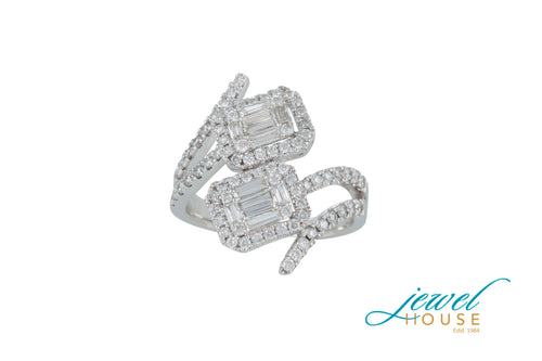 BAGUETTE AND ROUND DIAMOND RING IN 18KT WHITE GOLD