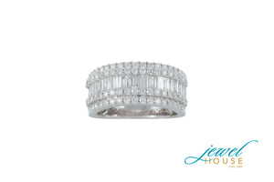 BAGUETTE AND ROUND DIAMOND RING IN 18KT WHITE GOLD