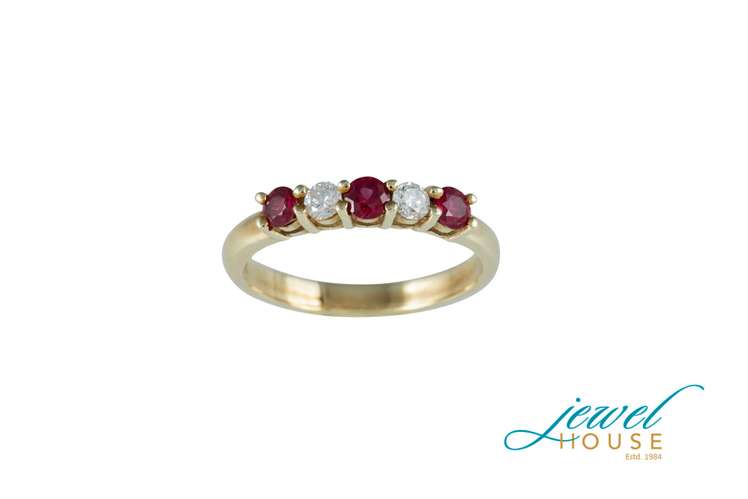 RUBY AND DIAMOND SHARED PRONG-SET RING IN 14KT YELLOW GOLD