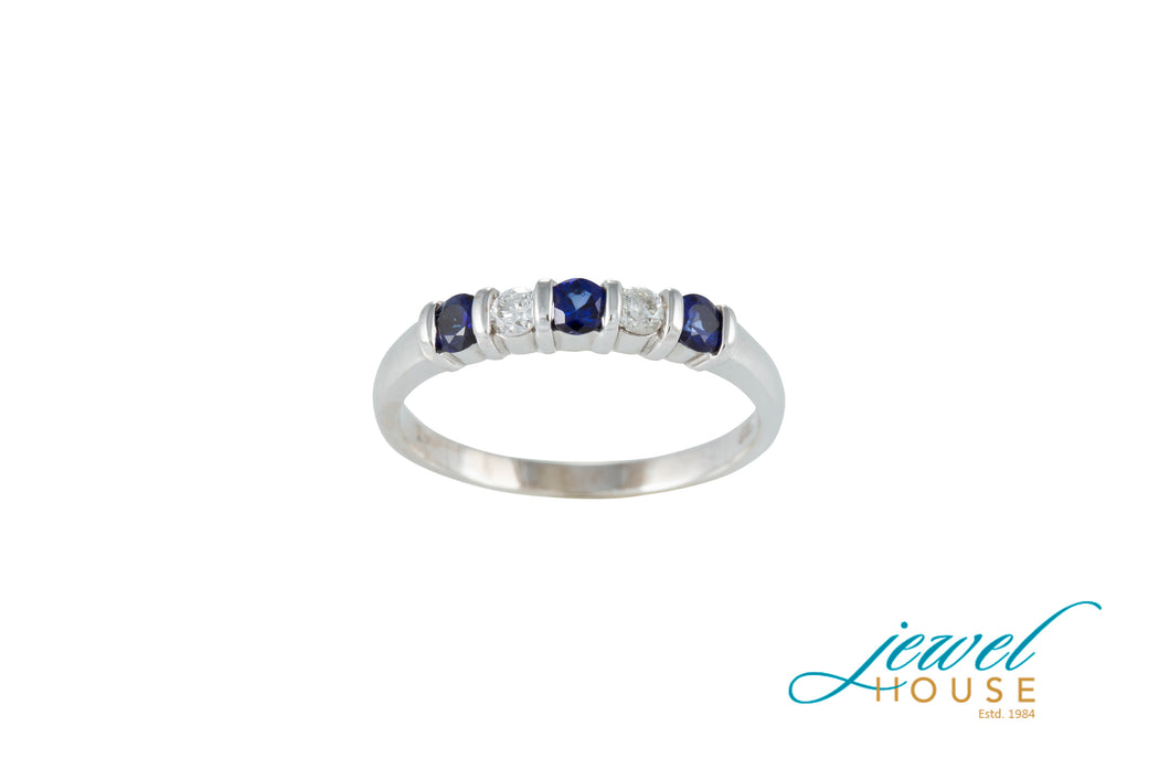 BLUE SAPPHIRE AND DIAMOND RING IN 14KT WHITE GOLD